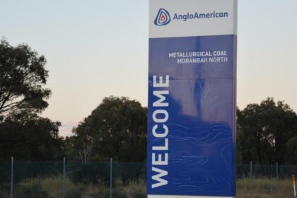 Anglo American investors tell company to move faster to survive BHP bid