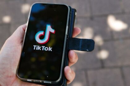 Education Minister: TikTok and YouTube shorts like ‘poker machines’ for kids