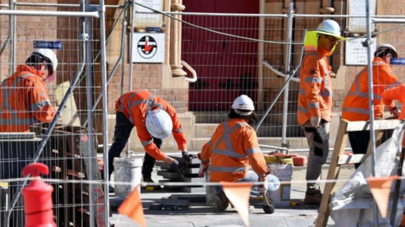 New apprentice grants: WA Government offers $5K cash splash to wannabe building tradies to curb dropout rate