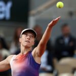 Iga Swiatek was pushed all the way by Naomi Osaka in round two