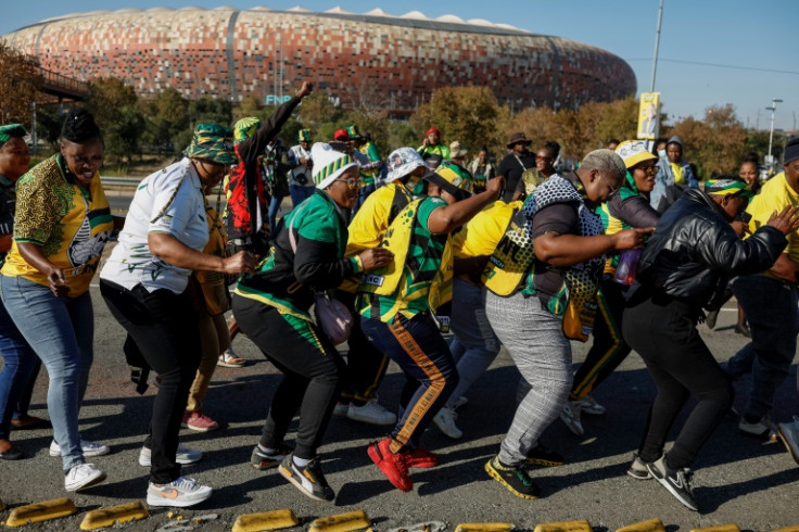 The final weekend of South Africa's close-fought election campaign was marked by huge stadium rallies organised by the rival parties