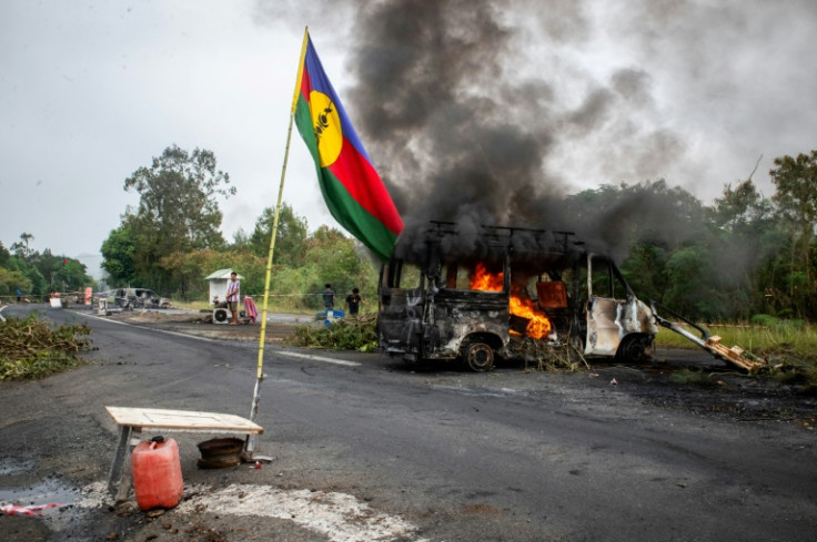 French forces smashed through dozens of barricades in a bid to retake the main road to New Caledonia's airport