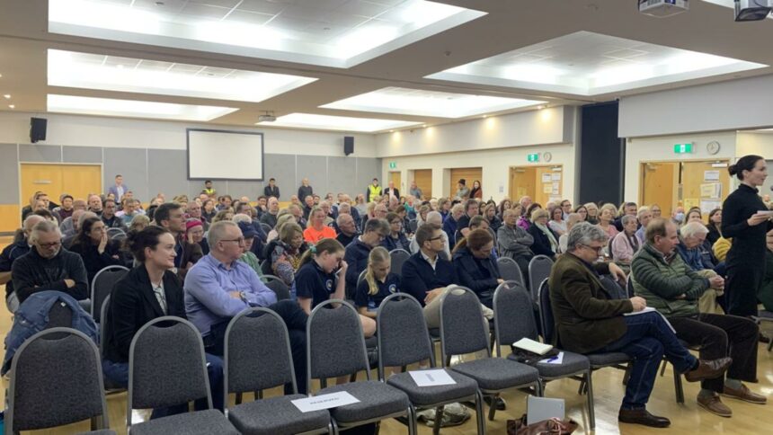 Hundreds flock to town hall meeting to push back against controversial Floreat Forum redevelopment