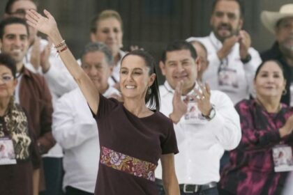 Mexicans poised to elect first woman president