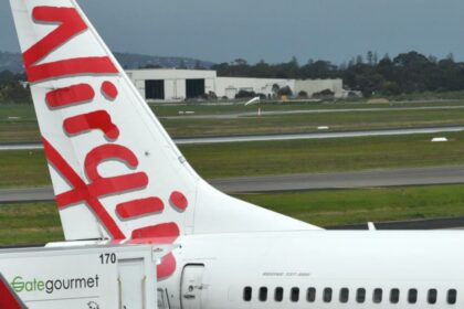 Plane lands safely in NZ after fire shuts down engine