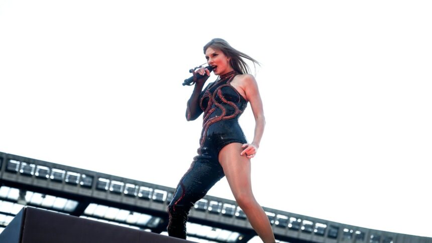Taylor Swift Halts Scotland’s Biggest Ever Stadium Concert Over Hand Injury, Distressed Fan