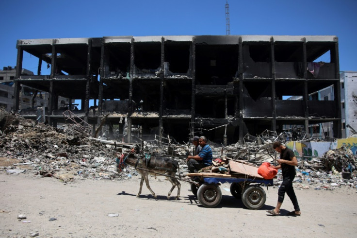 Palestinians leave the Jabalia refugee camp, in the northern Gaza Strip, ravaged by an Israeli offensive
