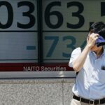 Asia stocks fall on tech rout and global uncertainty