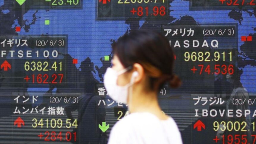 Asian stocks gain, yen stays near 38-year lows