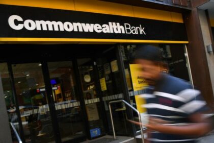 Commonwealth Bank profit dips to $9.5b, raises dividend