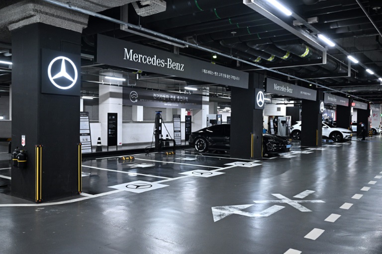 A Mercedes electric car charging station at a parking lot in Seoul. Mercedes-Benz Korea has released the names of its electric vehicle battery suppliers, bowing to public outrage after one of its cars burst into flame in a parking lot earlier this month.