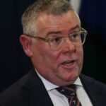 Minister Murray Watt puts CFMEU and building bosses on notice over bad behaviour