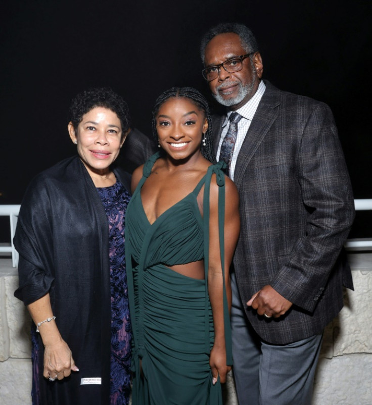 Simone Biles attends the 2021 InStyle Awards with parents Nellie and Ronald Biles