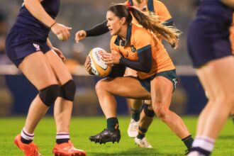 Charlotte Caslick scores try against USA in Rugby World Cup match