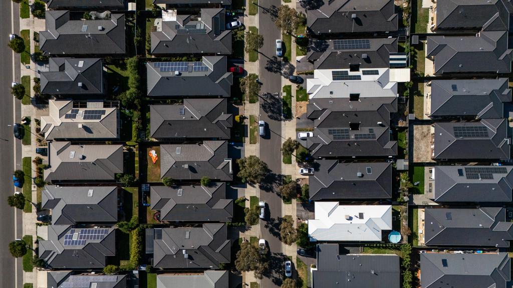 Melbourne city skyline during post-pandemic exodus myth debate