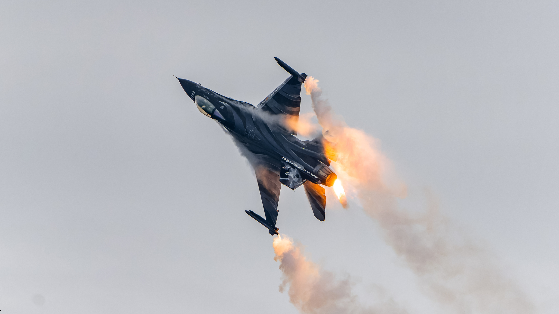 Ukraine’s Deep Strike: How a Secret Drone Operation Shattered Russia’s Strategic Airpower Ukrainian drone strikes Russian military airbase during “Spider’s web” operation