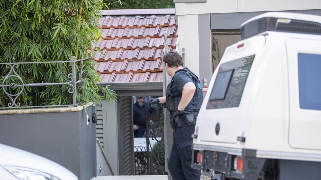 AFP officers raid luxury Double Bay mansion during drug sting